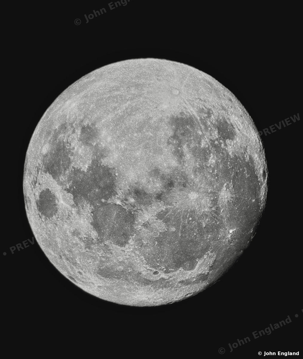 Detailed Full Moon – Detailed full moon with craters on a black sky.